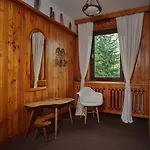 Art House Szymaszkowa 1 فندق مبيت وإفطار 3*