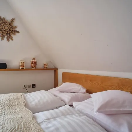 Art House Szymaszkowa 1 فندق مبيت وإفطار 3*