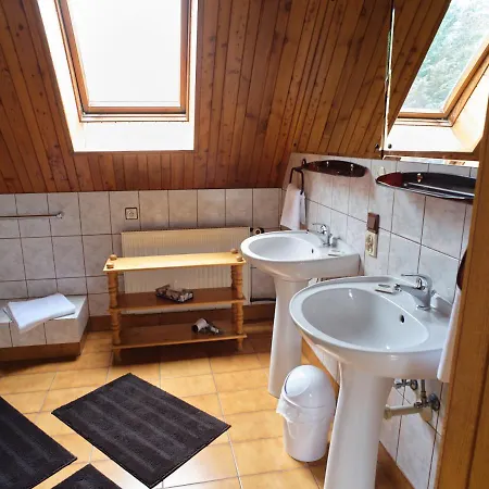 Bed & Breakfast Art House Szymaszkowa 1