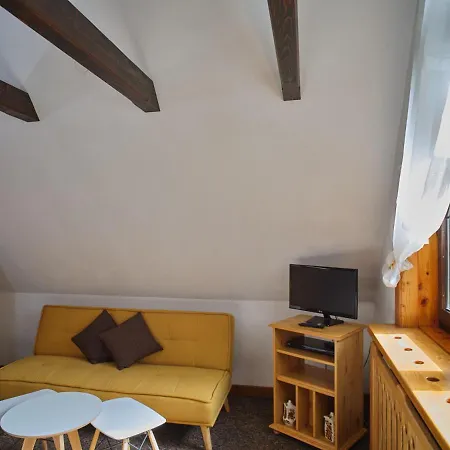 Art House Szymaszkowa 1 Bed & Breakfast