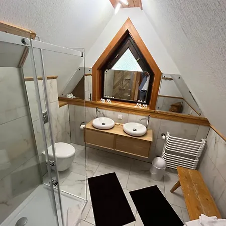 Art House Szymaszkowa 1 Bed & Breakfast