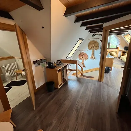 Bed & Breakfast Art House Szymaszkowa 1